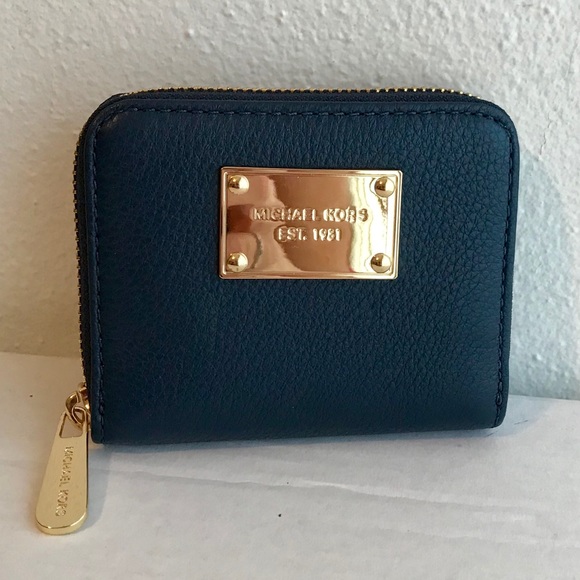 Michael Kors Handbags - 🆕 Michael Kors Compact Navy Leather Wallet